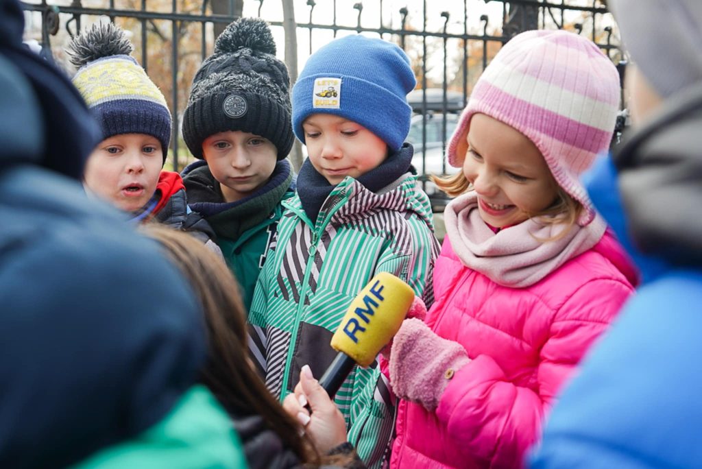 dzieci wypowiadające się o ekologii - telewizja i radio w naszym przedszkolu